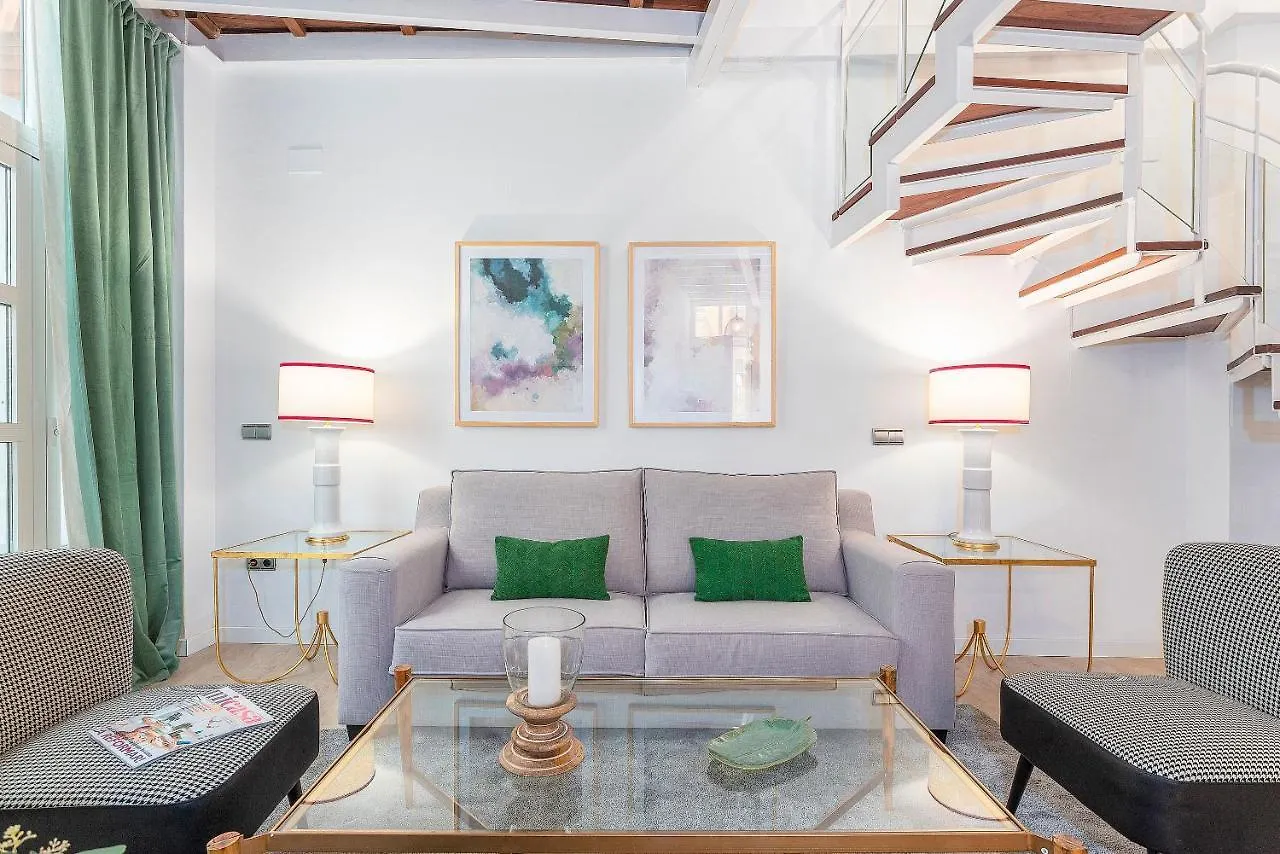 Genteel Home Plaza Nueva Seville Apartment