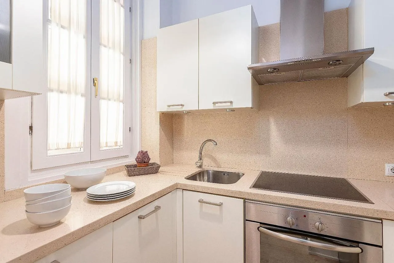 Genteel Home Plaza Nueva Seville Apartment