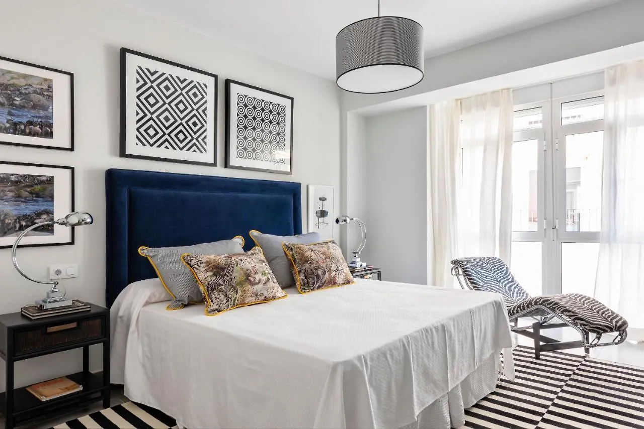 Genteel Home Plaza Nueva Seville Apartment